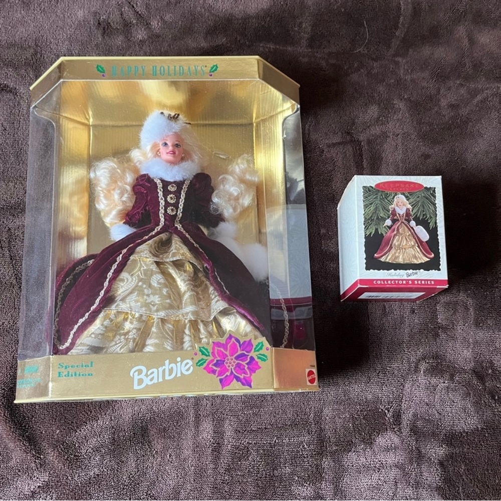 NIB Happy Holiday Special Edition 1996 Barbie & ornament